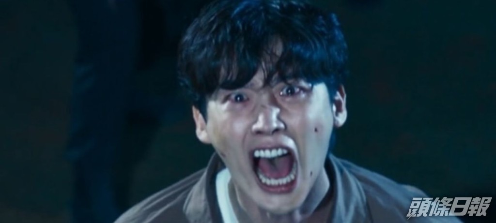 第2集尾聲中，李鍾碩對着瞄準他的槍口絕望大叫，最終生死未卜。